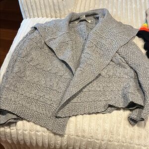 Elegant Gray Women's Cable Knit Poncho